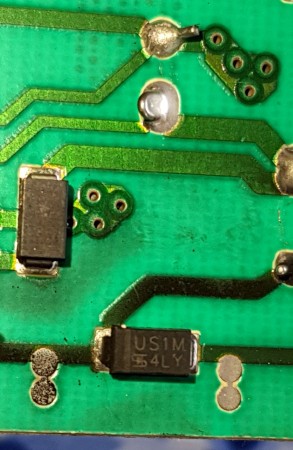 Crni vodovi na štampanoj ploči .jpg